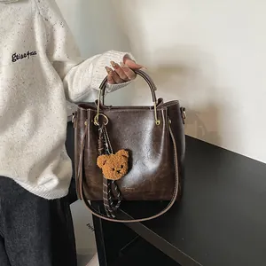 Fashion Large Capacity PU Leather Tote Bag Women Retro Glossy Shoulder Bag Casual Handbag With Plush Bear Pendant Commute Bag