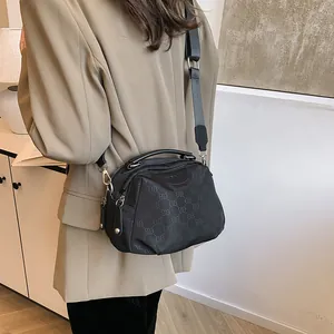 Sac bandoulière en nylon noir pour femme avec motif ELB et bandoulière réglable