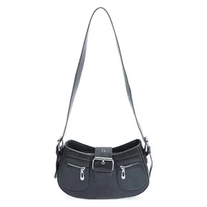 Elegante schwarze Retro-Tasche aus strukturiertem Leder mit Silberschnallen und Gurt