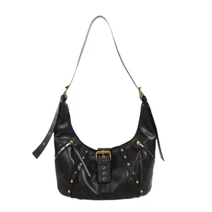 Schwarze Hobo-Tasche im Vintage-Stil mit goldenen Nieten und verstellbarem Schultergurt