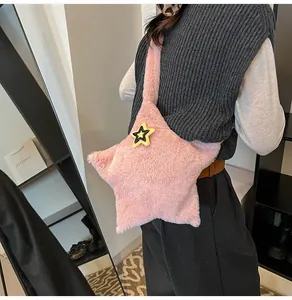 Borsa a tracolla rosa a forma di stella in morbido peluche con inserto a stella nera