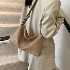 Grand sac hobo vintage marron en similicuir pour femme idéal pour les trajets quotidiens