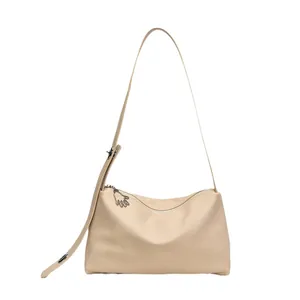 Sac Boston rétro beige en cuir souple à grande capacité avec charm main argenté