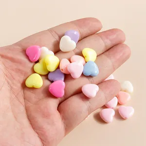 Bunte herzförmige Acrylperlen für DIY-Schmuck in Pastellfarben der Makronen-Serie