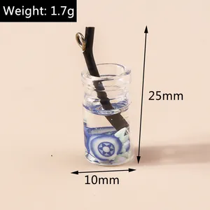 Dettaglio ciondolo bevanda mini con stelle blu e misure di 25mm per fai-da-te