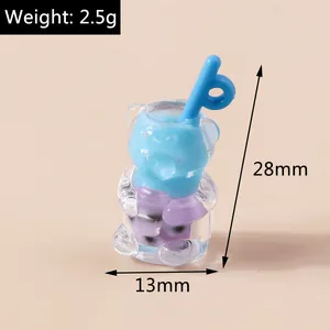 Makroaufnahme von Bär-Resin-Bubble-Tea-Anhänger mit Größen- und Gewichtsangaben