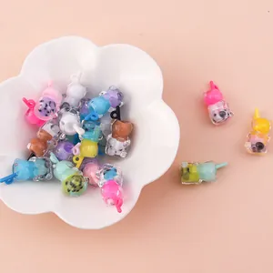 Bunte Harz-Bären-Milchtee-Anhänger für DIY-Schmuckherstellung in einer Dekoschale