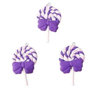Lollipop-Anhänger aus Harz mit lila Spiralmuster, Schleifen und Metall-Aufhängehaken