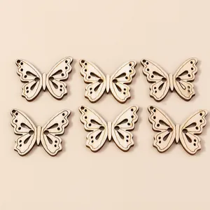 Set de 6 botones de madera de mariposa cortados con láser con dos agujeros para manualidades