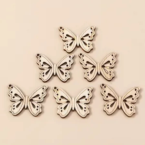 Set de seis botones de madera calados de mariposa para manualidades y costura