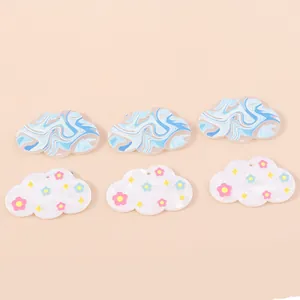DIY wolk hangers van hars met bloemen- en marmerpatronen voor knutselaccessoires