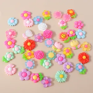 Ciondoli colorati a forma di fiore in resina per decorazione di cover per cellulari DIY