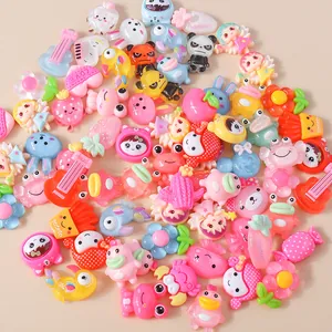 Mezcla colorida de dijes de resina de animales y plantas para manualidades DIY y decoden