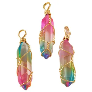 Handgemaakte zeshoekige kristallen regenboog hangers met goudkleurige metaaldraad details