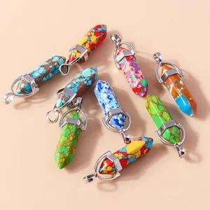 Vue détaillée de pendentifs hexagonaux en cristal assortis pour création de bijoux