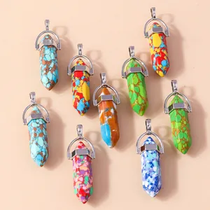 Lot de neuf pendentifs hexagonaux en cristal bohème avec bélières argentées sur beige