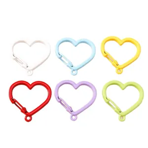 Ganci a molla colorati a forma di cuore per gioielli fai-da-te, sei colori metallici assortiti