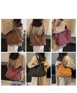 Tote bags en similicuir en six coloris montrant les options de porté épaule polyvalentes