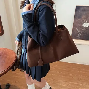 Grande borsa tote in finta pelle scamosciata caffè, borsa a spalla minimalista da donna
