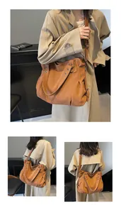 Détail du grand sac cabas en cuir marron montrant les bandoulières réglables et les rivets