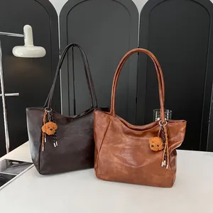 Borsa Tote Grande in Pelle PU Vintage per Donna Retrò Pendolare Quotidiana Borsa a Tracolla Con Ciondolo Cane in Peluche