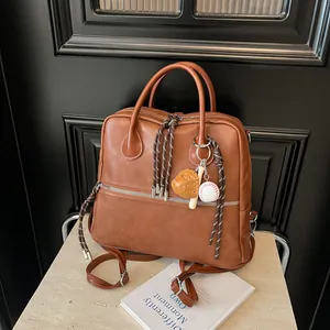 Zaino in Pelle PU Vintage da Donna Stile Preppy Grande Capacità Borsa a Mano con Ciondolo Baseball per Scuola Pendolarismo Quotidiano