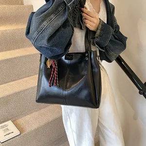 Borsa tote in pelle nera retrò ad alta capacità con tracolla larga e pendente