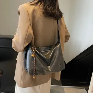 Grand sac cabas noir en cuir vieilli pour femme, parfait pour le transport quotidien