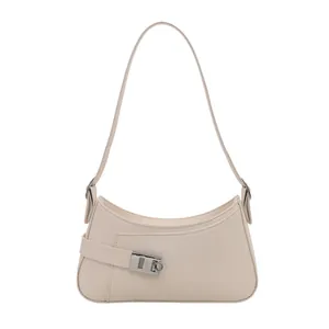 Sac hobo beige chic au design minimaliste avec boucle argentée pour femmes