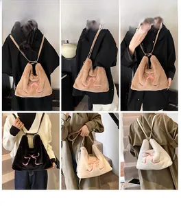Dettagli della borsa tote in peluche con fiocco e spallacci per uso zaino
