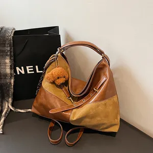 Sac Fourre-Tout Femme Grande Capacité Cuir PU Design Français Colorblock Sac à Bandoulière Avec Pendentif Chien Teddy en Peluche