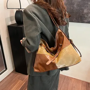 Grand sac cabas rétro en cuir marron et daim kaki avec couture et bandoulière