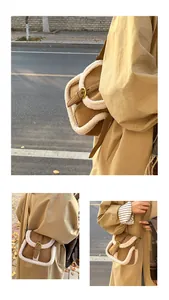 Détails d'un sac besace camel en similicuir d'agneau avec boucle en métal vintage et suède