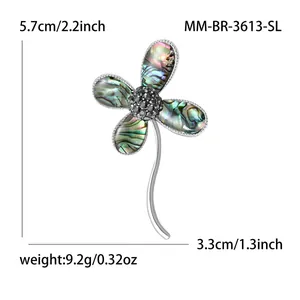Broche fleur vintage avec pétales en nacre d'abalone et cristaux noirs brillants