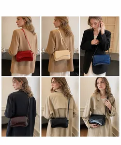 Damen Umhängetaschen mit Krokodilmuster in Rot, Beige, Braun und Schwarz in der Ansicht