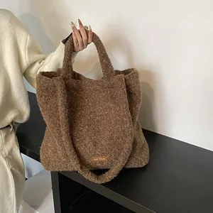 Borsa Tote in Peluche di Grande Capacità Borsa a Tracolla in Pelliccia Sintetica per Donna Calda Borsa Casual Invernale Sottoascella Moda