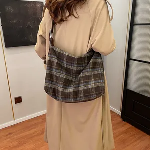 Sac bandoulière hobo à carreaux marron et bleu de grande capacité au style vintage