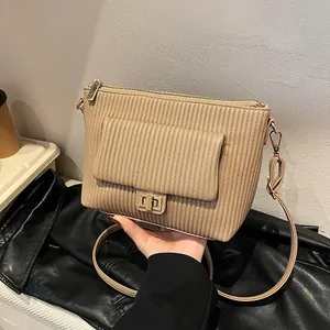 Sac Bandoulière Plissé pour Femmes 2025 Nouvelle Mode Grande Capacité Sac à Épaule Avec Serrure à Tourniquet en Métal Sac Sous le Bras en PU
