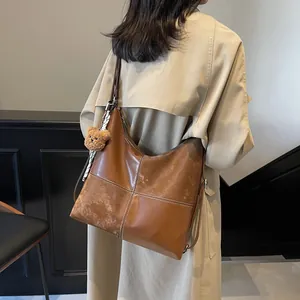 Vintage brown large capacity tote bag with stitching and plush bear charm for women