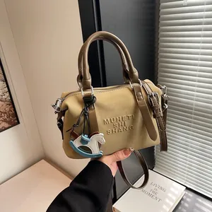 Borsa Boston Vintage da Donna Borsa a Mano in Pelle PU Moda Tracolla Grande Capacità Con Ciondolo a Cavallo Retro Lettere Goffrate