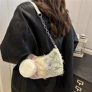 Borsa a tracolla intrecciata con motivo a stelle arcobaleno e mini borsa tonda inclusa