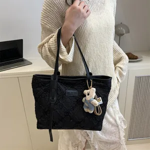 Borsa tote nera alla moda con paillettes e ciondolo orsetto carino per donna