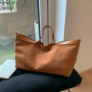 Retro brown oversized tote bag in faux suede and smooth leather for winter 2025 style
