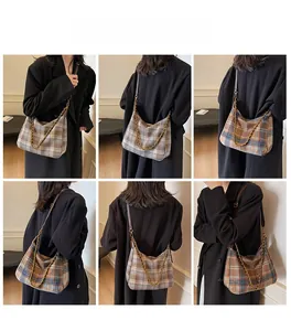 Sac à bandoulière en laine à carreaux classique avec chaîne vintage et détails en cuir