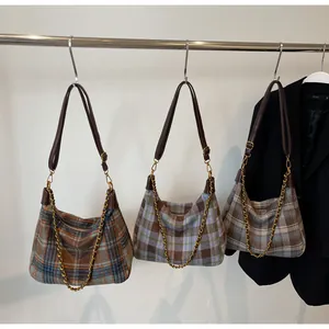 Trois couleurs de sacs à bandoulière vintage à carreaux avec lanières en cuir et chaînes dorées