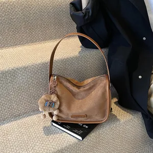 Petit Sac Bandoulière Imprimé Léopard en Cuir PU Givré pour Femme Sac d'Épaule Rétro avec Pendentif Lion en Peluche Chic