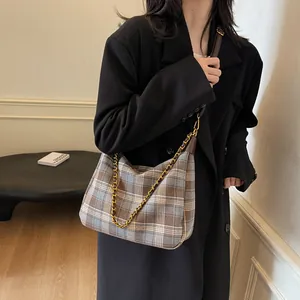 Sac à bandoulière classique à carreaux avec chaîne en métal et cuir pour femmes chic