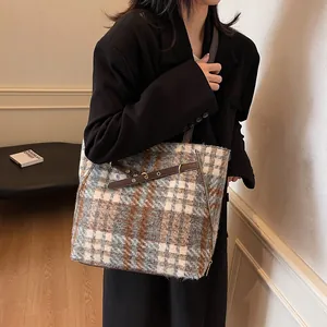 Große Karo-Woll-Einkaufstasche mit braunen Lederriemen und Vintage-Textur für Damen