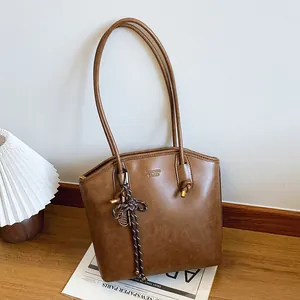 Vintage Women Tote Bag Large Capacity PU Leather Shoulder Bag With Tennis Racket Charm Minimalist Commute Underarm Handbag