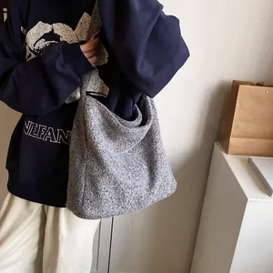 Minimalistische grijze pluche shopper in oversized gebreide stijl voor casual outfits
